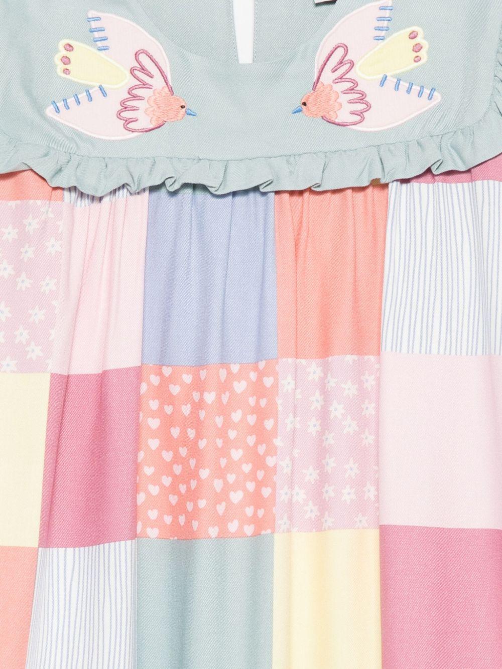 Abito per bambina Stella McCartney Kids multicolor con motivo patchwork e ricamo - Rubino Kids