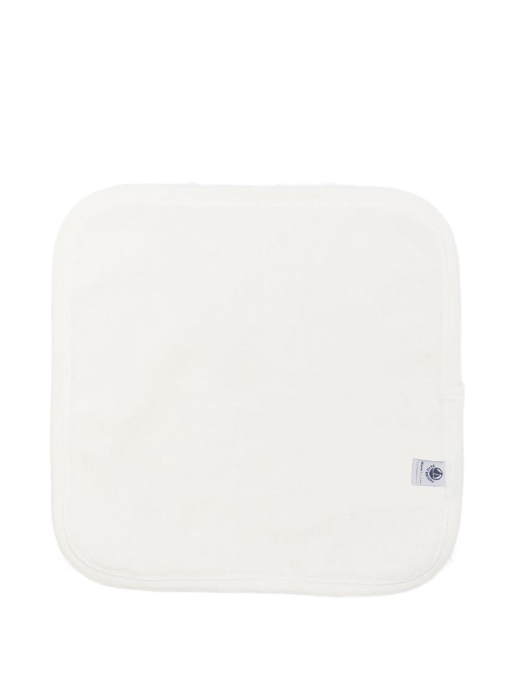 Bavaglino per neonati Petit Bateau bianco con stampa a cuori all - over - Rubino Kids