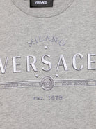 Maglietta con logo Versace per bambino Versace Kids grigio con girocollo - Rubino Kids