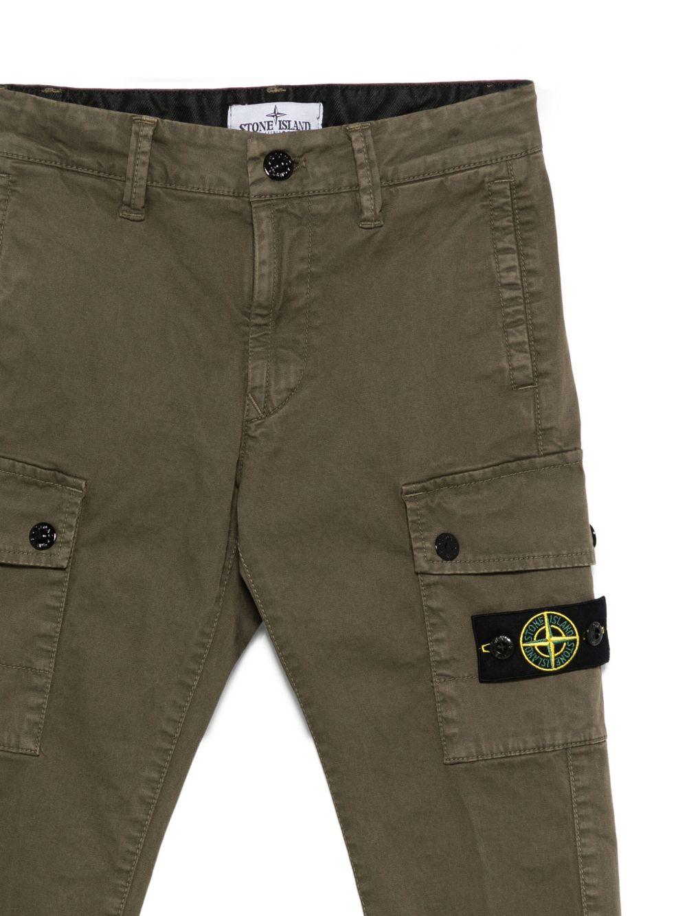 Pantaloni cargo per bambino Stone Island Junior verdi con tasca posteriore a filetto - Rubino Kids
