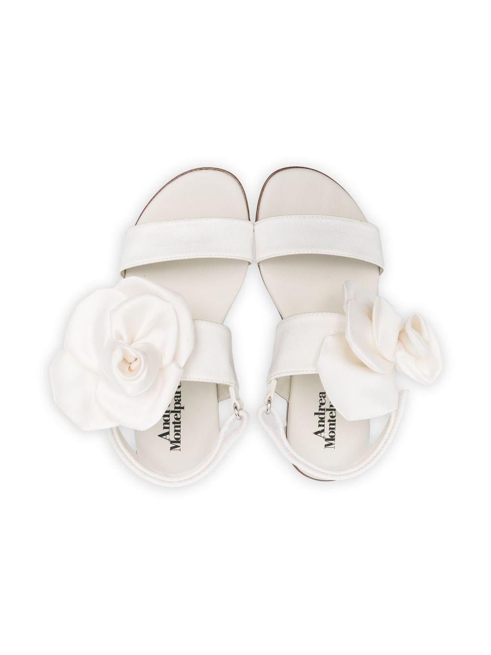 Sandali per bambina Andrea Montelpare bianco con applicazioni a fiore - Rubino Kids