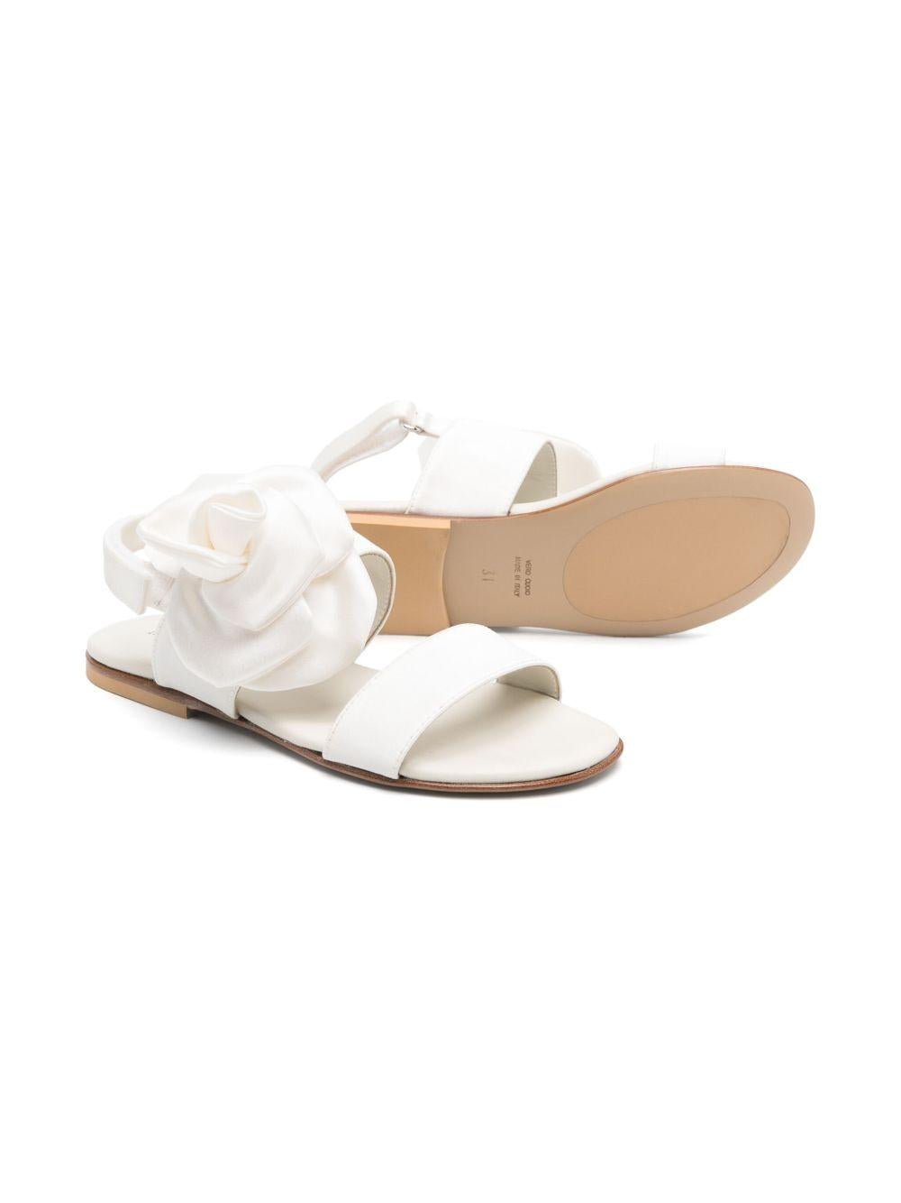 Sandali per bambina Andrea Montelpare bianco con applicazioni a fiore - Rubino Kids