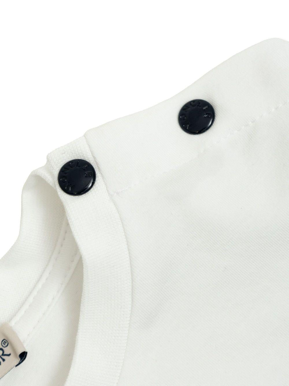 Set t-shirt e shorts per neonato Moncler Enfant multicolore con stampa logo sul davanti - Rubino Kids