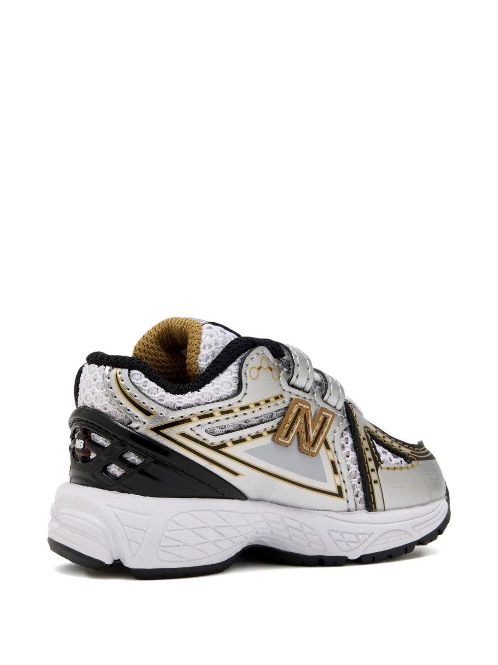 Sneakers 1906 per bambino New Balance Kids grigie con inserti a contrasto - Rubino Kids