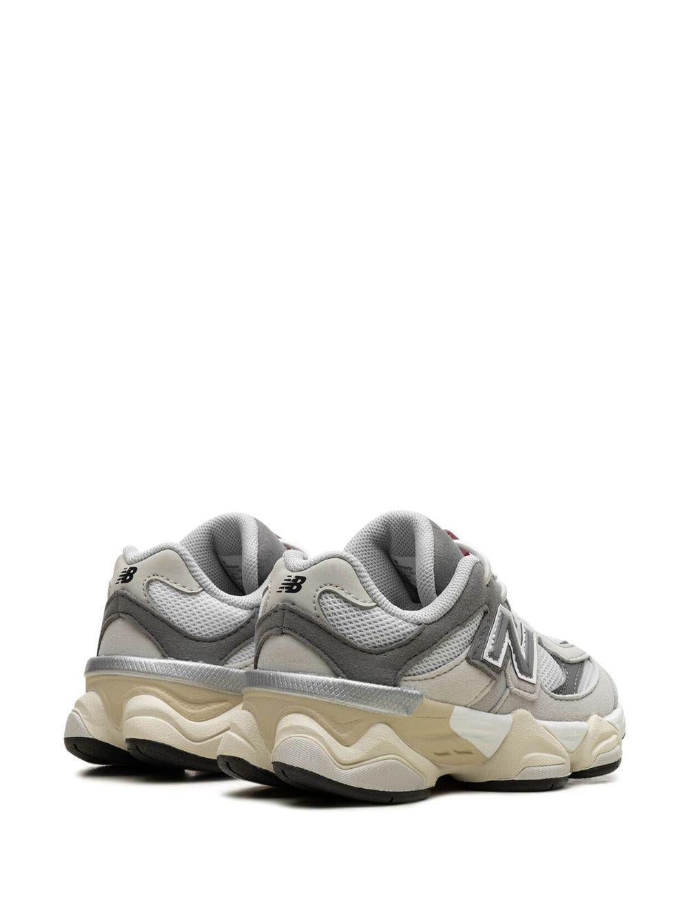 Sneakers 9060 per bambino New Balance Kids grigie con applicazione laterale con logo - Rubino Kids
