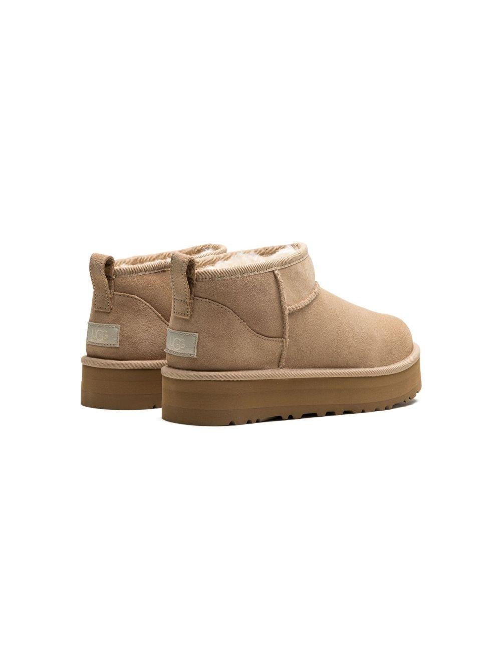 Stivali Classic Ultra Mini per bambino UGG Kids beige con suola rialzata - Rubino Kids