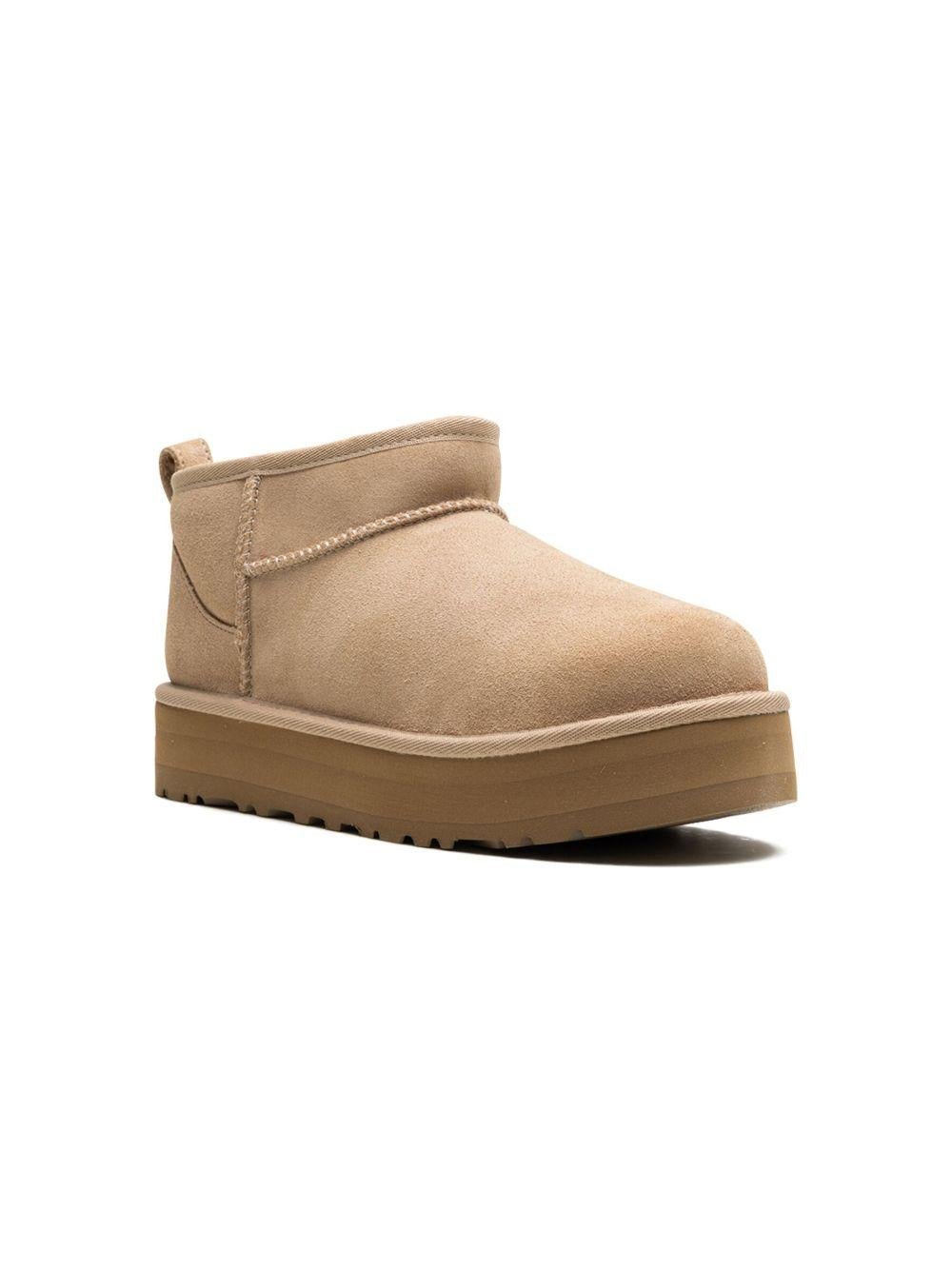 Stivali Classic Ultra Mini per bambino UGG Kids beige con suola rialzata - Rubino Kids