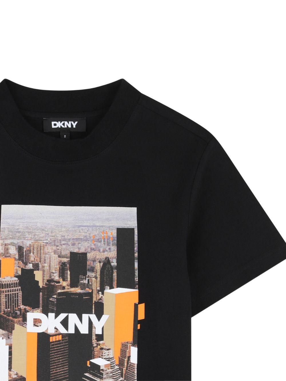 T-shirt per bambino Dkny Kids nera con stampa grafica - Rubino Kids
