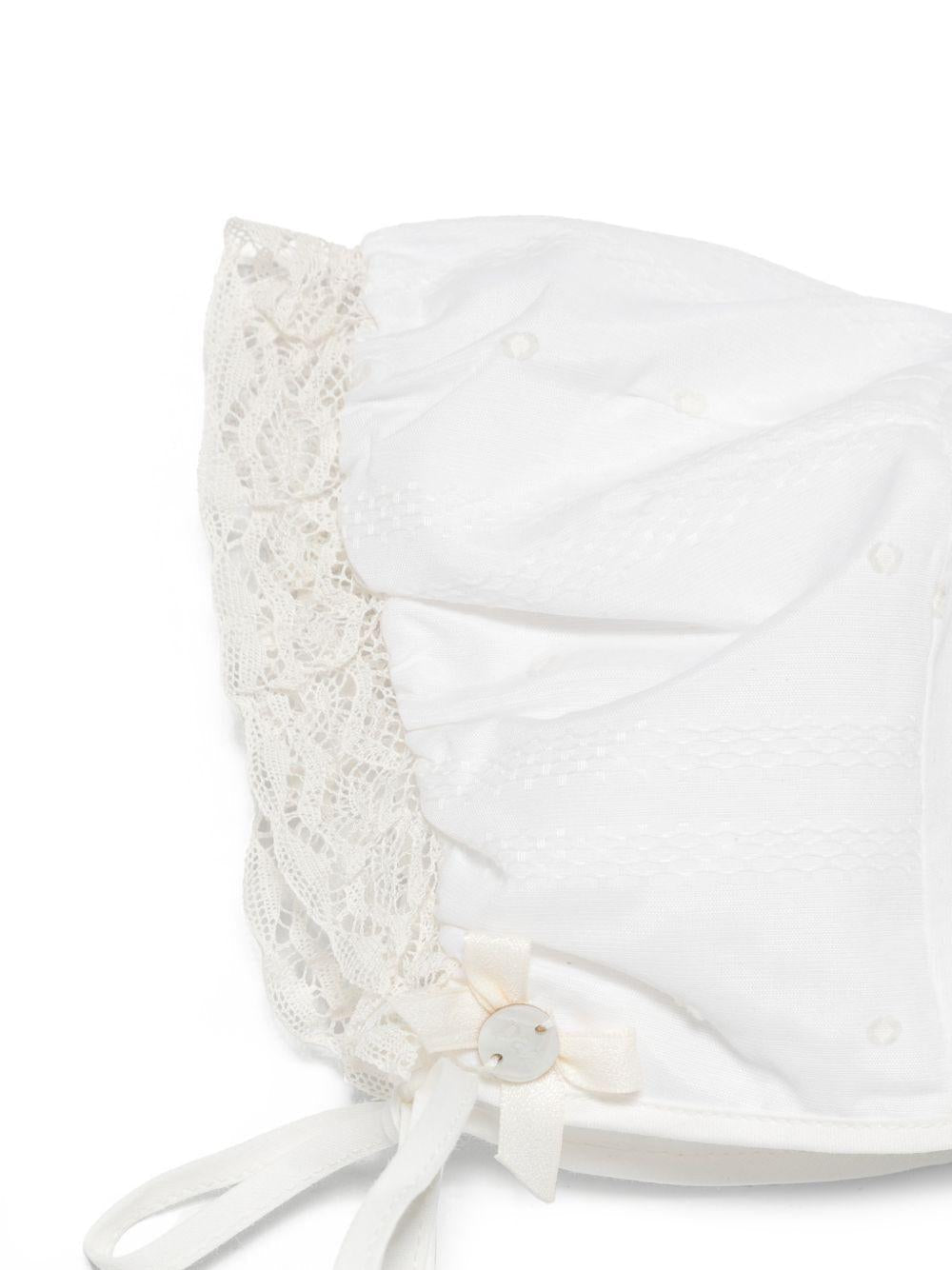 Abito battesimale per neonati Paz Rodriguez bianco in pizzo con cuffia - Rubino Kids