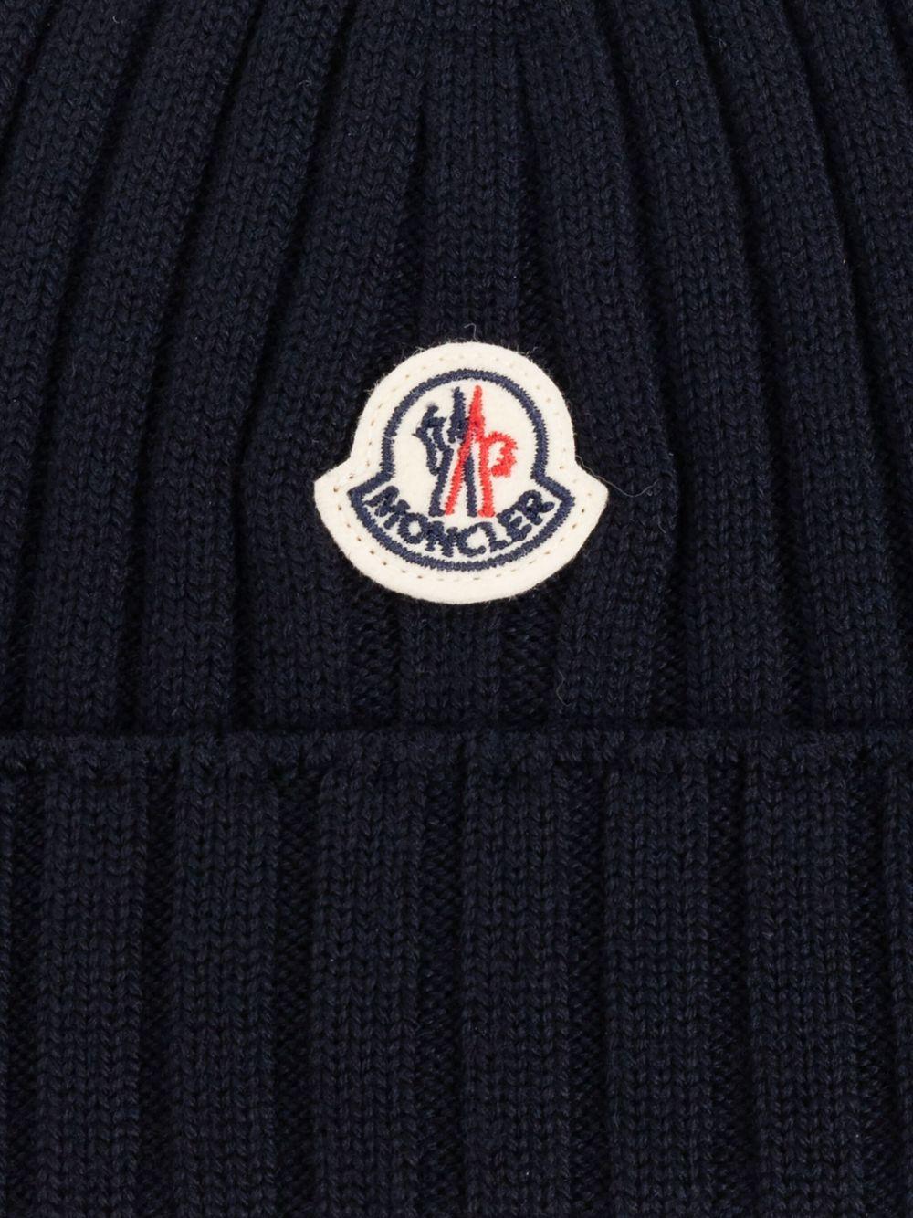 Berretto per neonato Moncler Enfant blu con toppa con logo - Rubino Kids