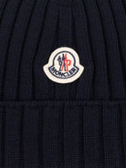 Berretto per neonato Moncler Enfant blu con toppa con logo - Rubino Kids