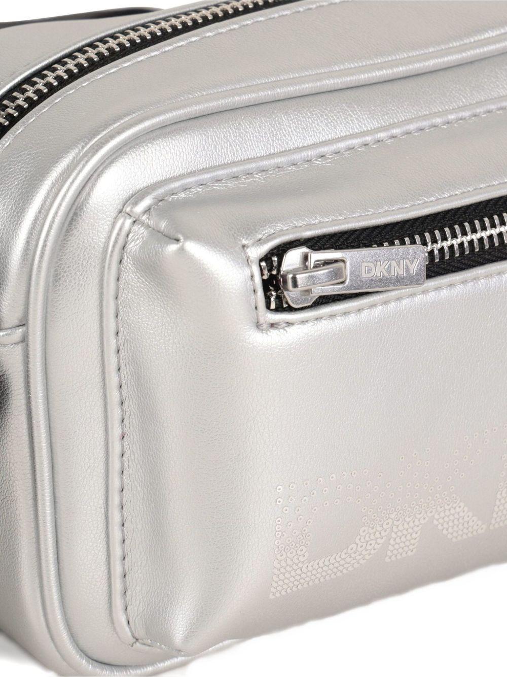 Borsa a spalla per bambina Dkny Kids argentata con tracolla regolabile - Rubino Kids