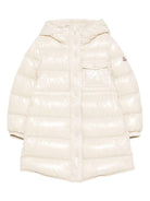 Giacca Dacca per bambina Moncler Enfant bianca con cappuccio - Rubino Kids