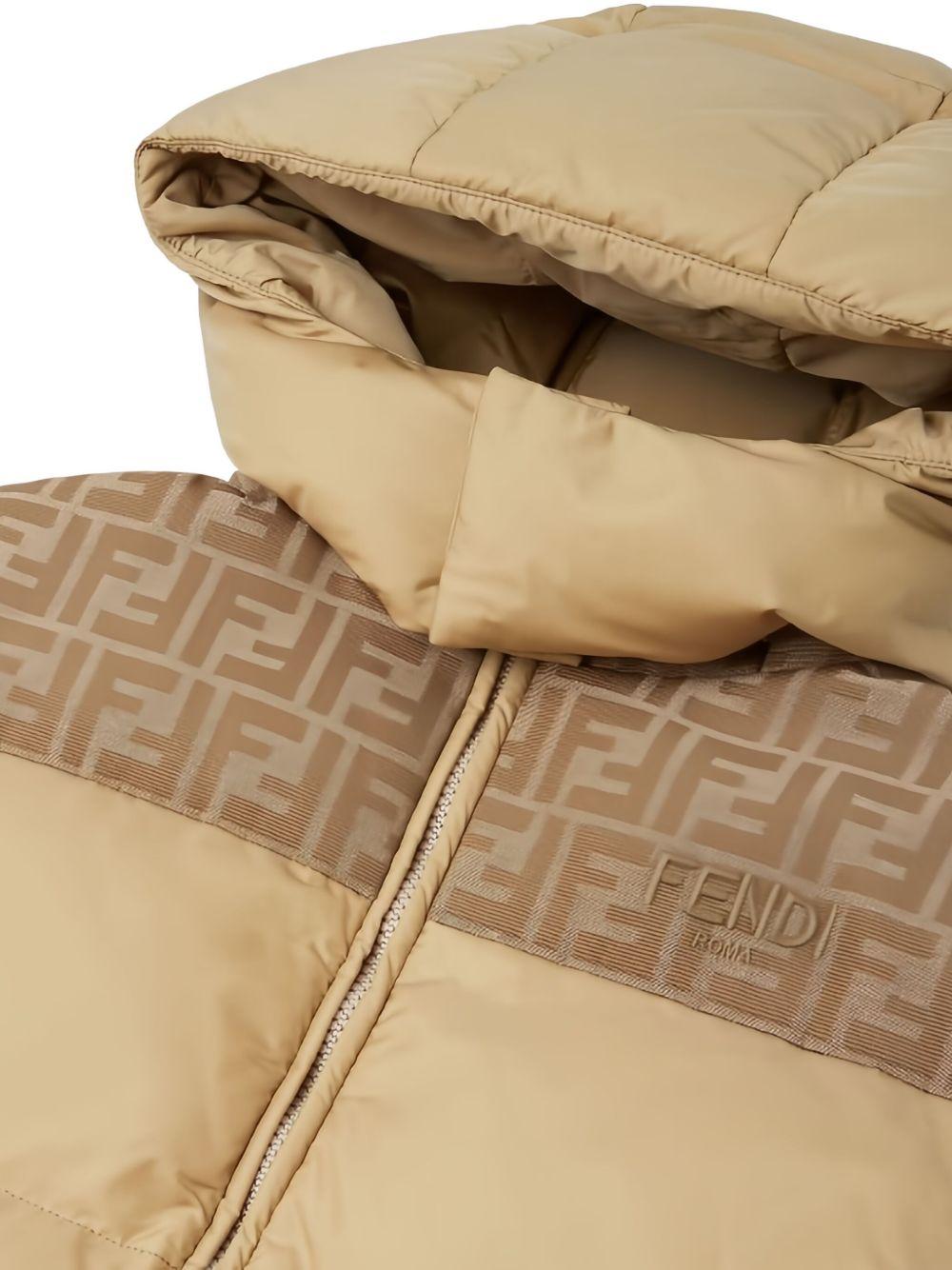 Giubbino per bambino Fendi Kids beige con logo FF sulle spalle - Rubino Kids