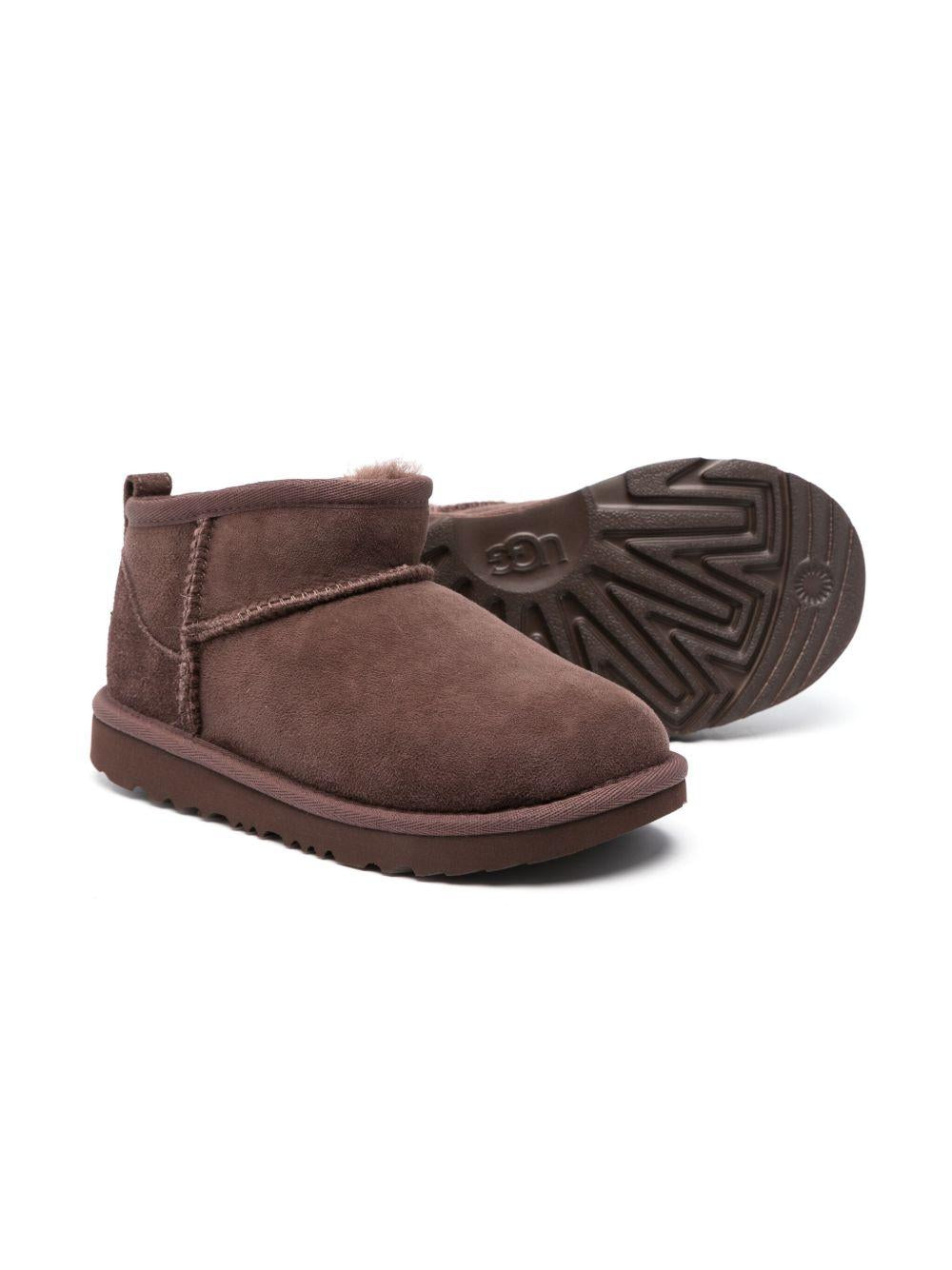 Stivali Classic Ultra Mini Burnet Cedar per bambina UGG Kids marroni con logo sul tallone 1130750K BCDR UGG 