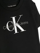 T-shirt per neonato Calvin Klein Kids nero con stampa logo sul davanti IN0IN00001 BEH CALVIN KLEIN KIDS 
