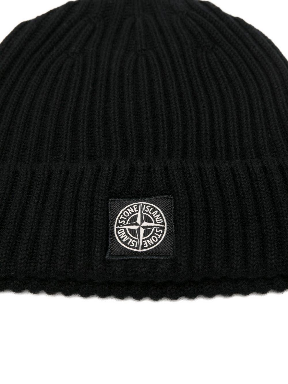 Berretto per bambino Stone Island Junior nero con toppa con logo K2S16N100007S0C03 V0029 STONE ISLAND JUNIOR 
