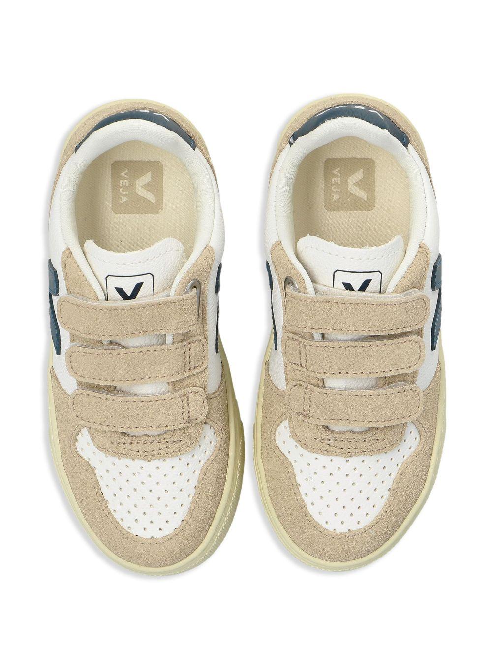 Sneakers per bambini VEJA Kids color sabbia con applicazione logo CV0520617C SMALL V-10 VEJA KIDS 