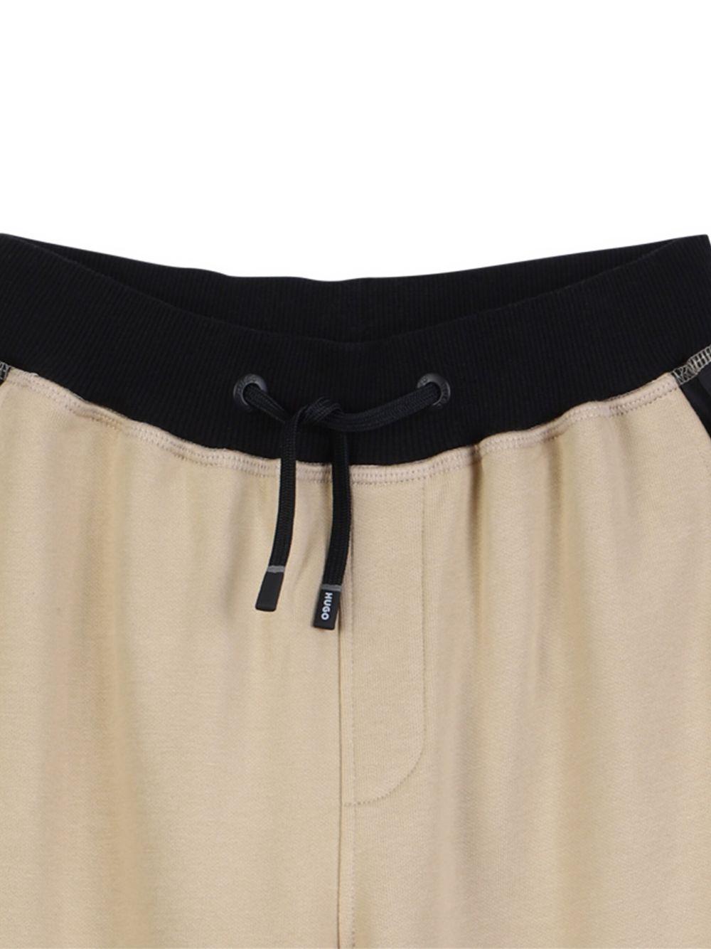 Pantaloni sportivi per bambino Hugo Kids beige con tasche cargo laterali G00477 249 Hugo 