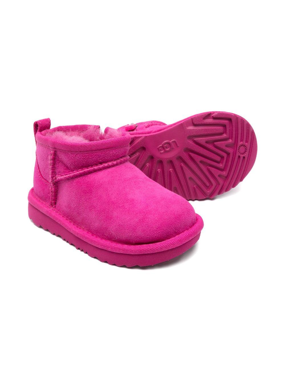 Stivali Ultra Mini classico per bambina UGG Kids fucsia con linguetta con logo 1130750T DNY UGG 