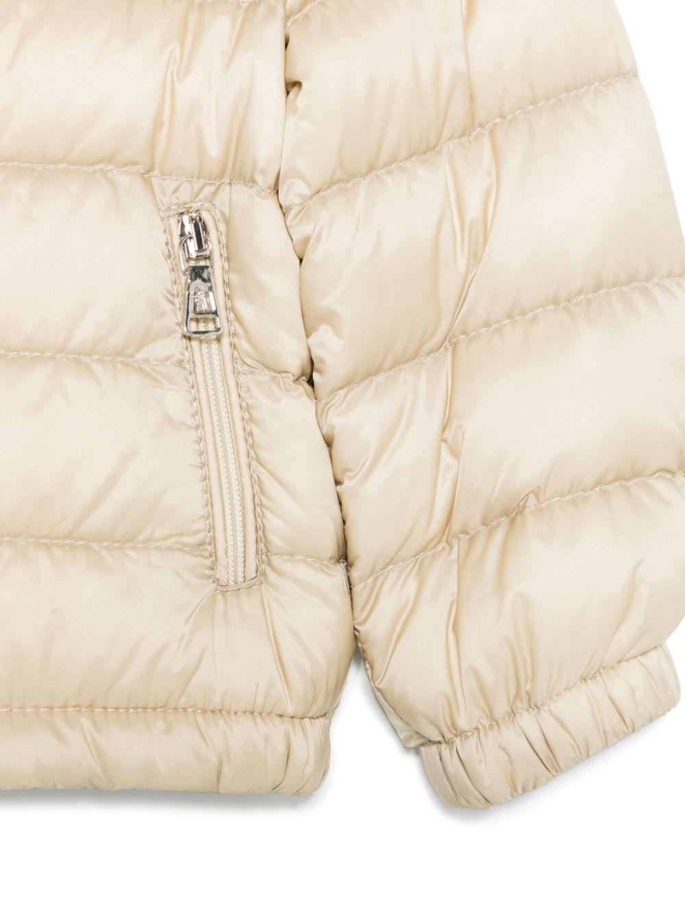 Piumino per neonato Moncler Enfant Acorus beige con colletto con abbottonatura a pressione K19511A00021597YF 200 MONCLER ENFANT 