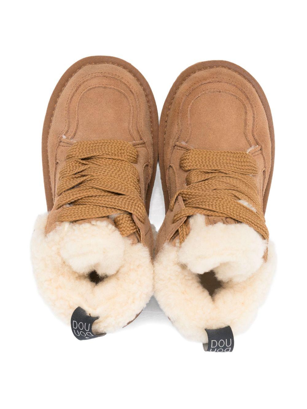 Sneakers per bambini Douuod Kids beige in pelle scamosciata con finiture in pelliccia sintetica POLSNEAK555 POLAR DOUUOD 