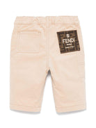Pantaloni per neonato Fendi Kids beige con tasca posteriore logata BMF233 AS5B F1P2P FENDI KIDS 