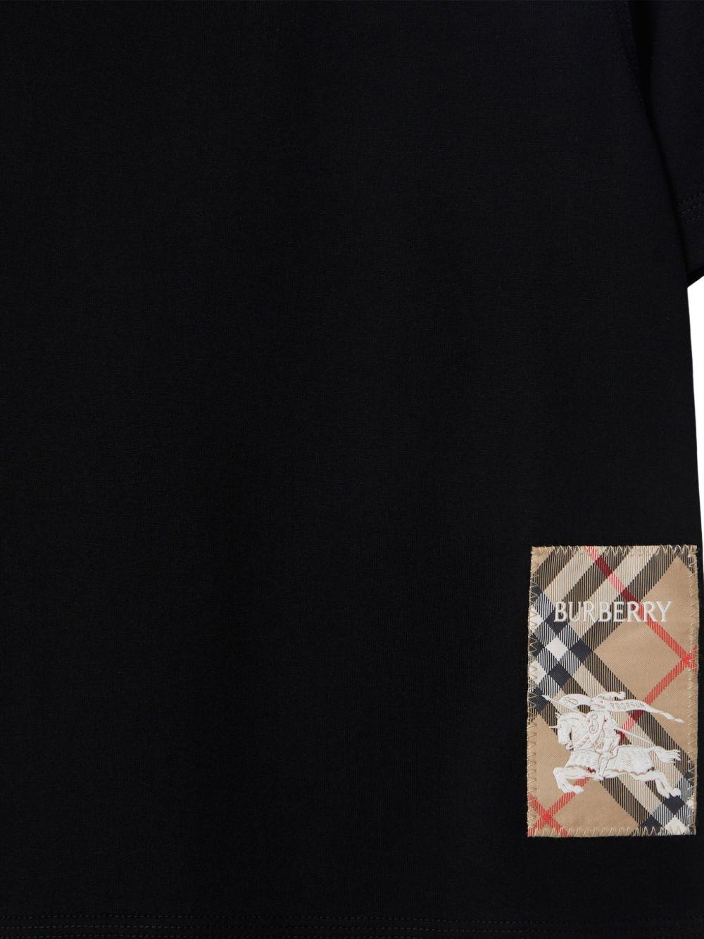 T-shirt per bambino Burberry Kids nero con applicazione a quadri 8108602 A1189 BURBERRY KIDS 