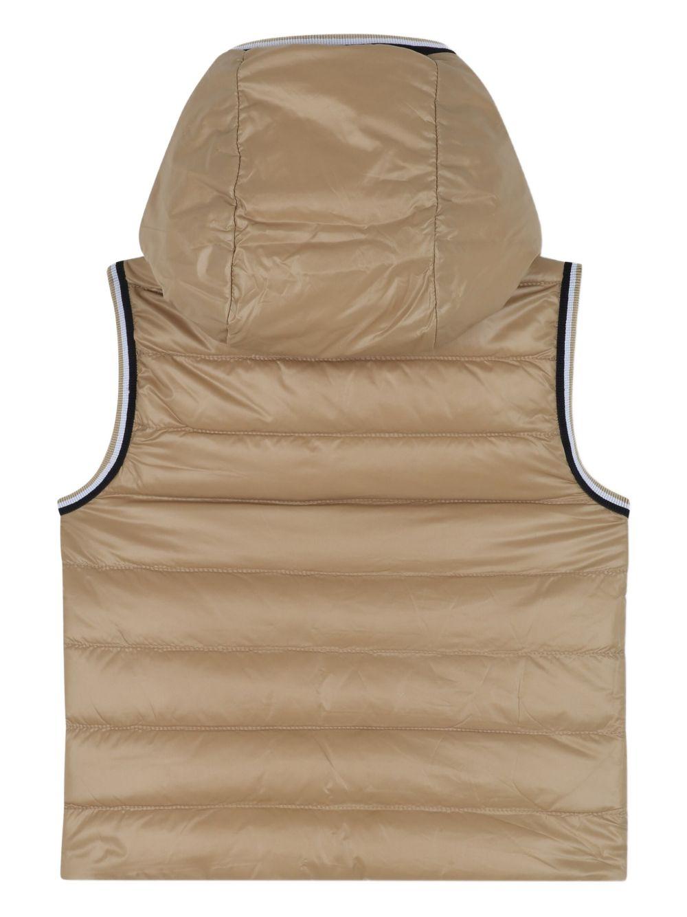 Gilet per bambino Boss Kids beige con design con cappuccio J52474 21C BOSS KIDS 