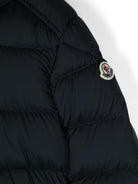 Giubbino Mattan per bambino Moncler Enfant blu con toppa con logo sulla manica J29541A00058 549SK 77G MONCLER ENFANT 