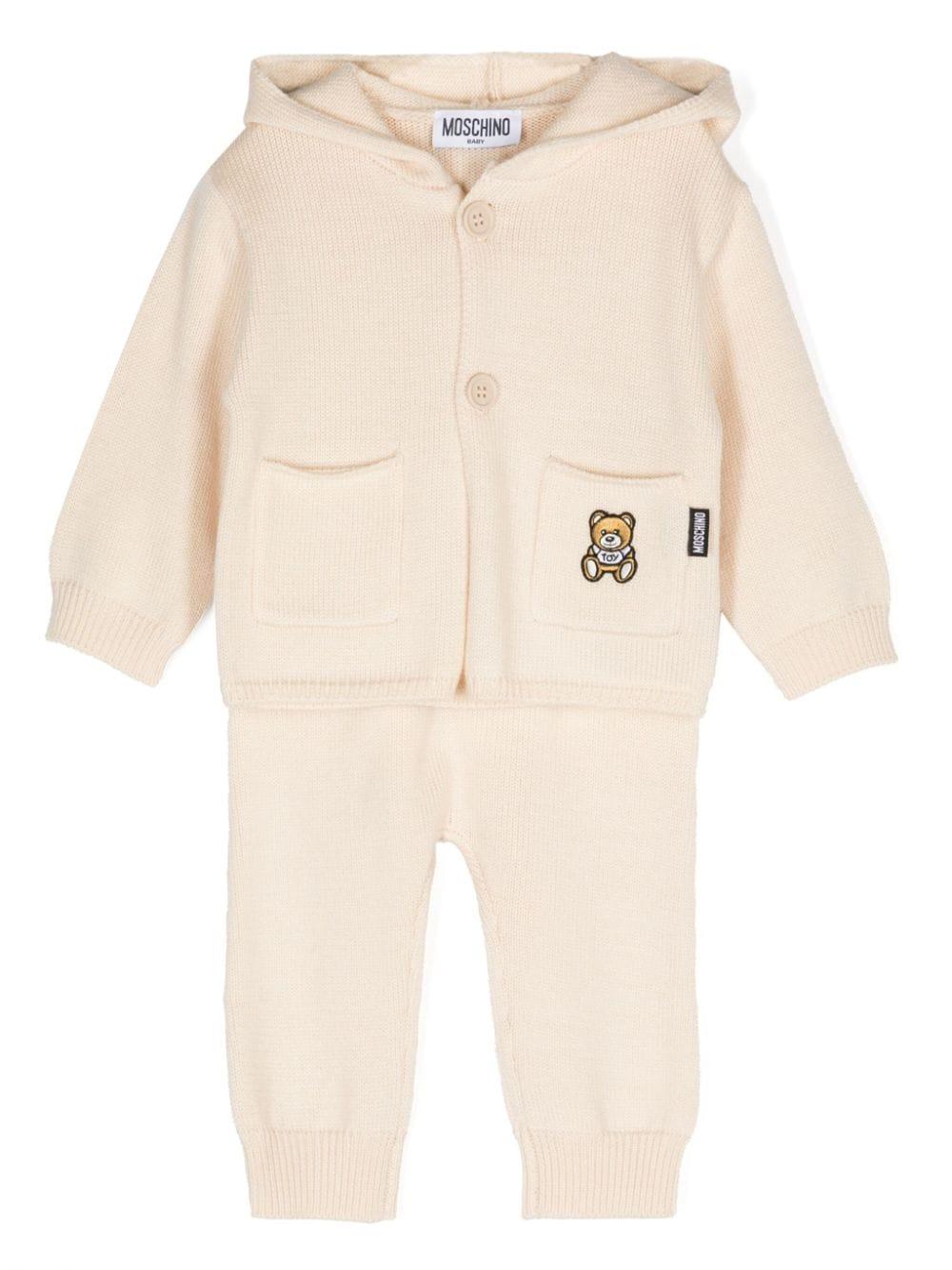 Set cardigan e pantaloni per neonati Moschino Kids beige con design lavorato a maglia MUK04XLHE06 20404 MOSCHINO KIDS 