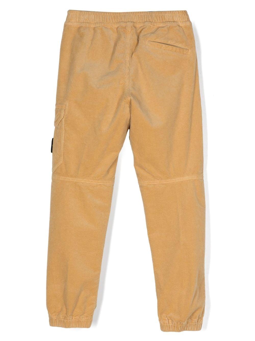Pantaloni affusolati con applicazione Compass per bambino Stone Island Junior beige con velluto a coste 811630403 V0091 STONE ISLAND JUNIOR 
