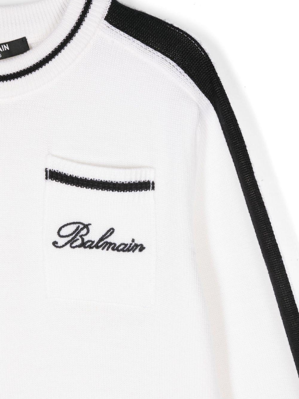 Maglione con logo ricamato per bambino Balmain Kids bianco con bordo a righe BV9P20 Z2359 102NE BALMAIN KIDS 