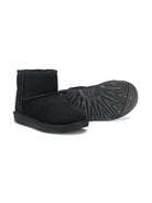 Stivali Classic Mini II per bambina UGG Kids neri con design slip-on 1017715K BLK UGG 