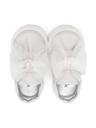 Sneakers per bambina Monnalisa grigio chiaro con fiocco e logo con strass 83E008 5721 0001 MONNALISA 