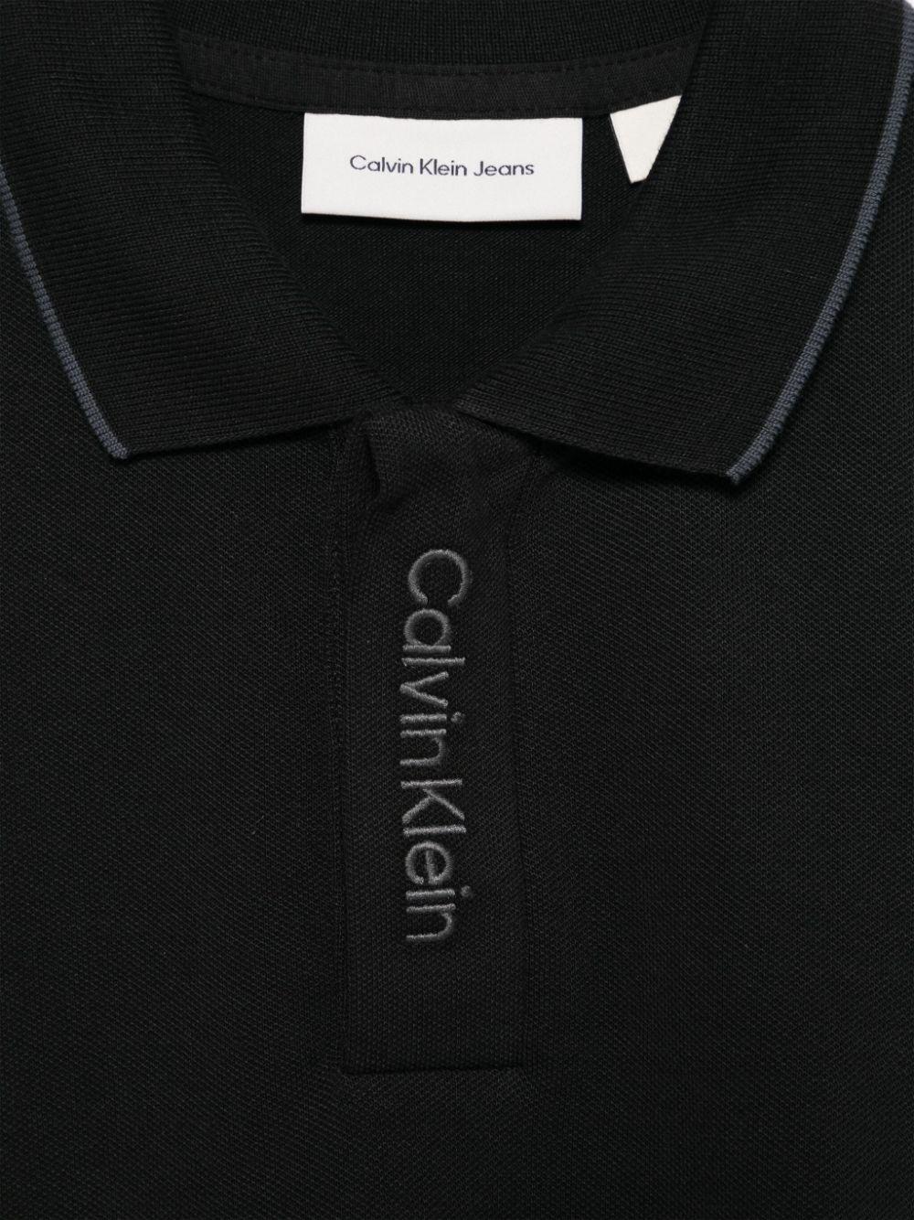 Polo con ricamo per bambino Calvin Klein Kids nero con colletto stile polo IB0IB02370 BEH CALVIN KLEIN KIDS 