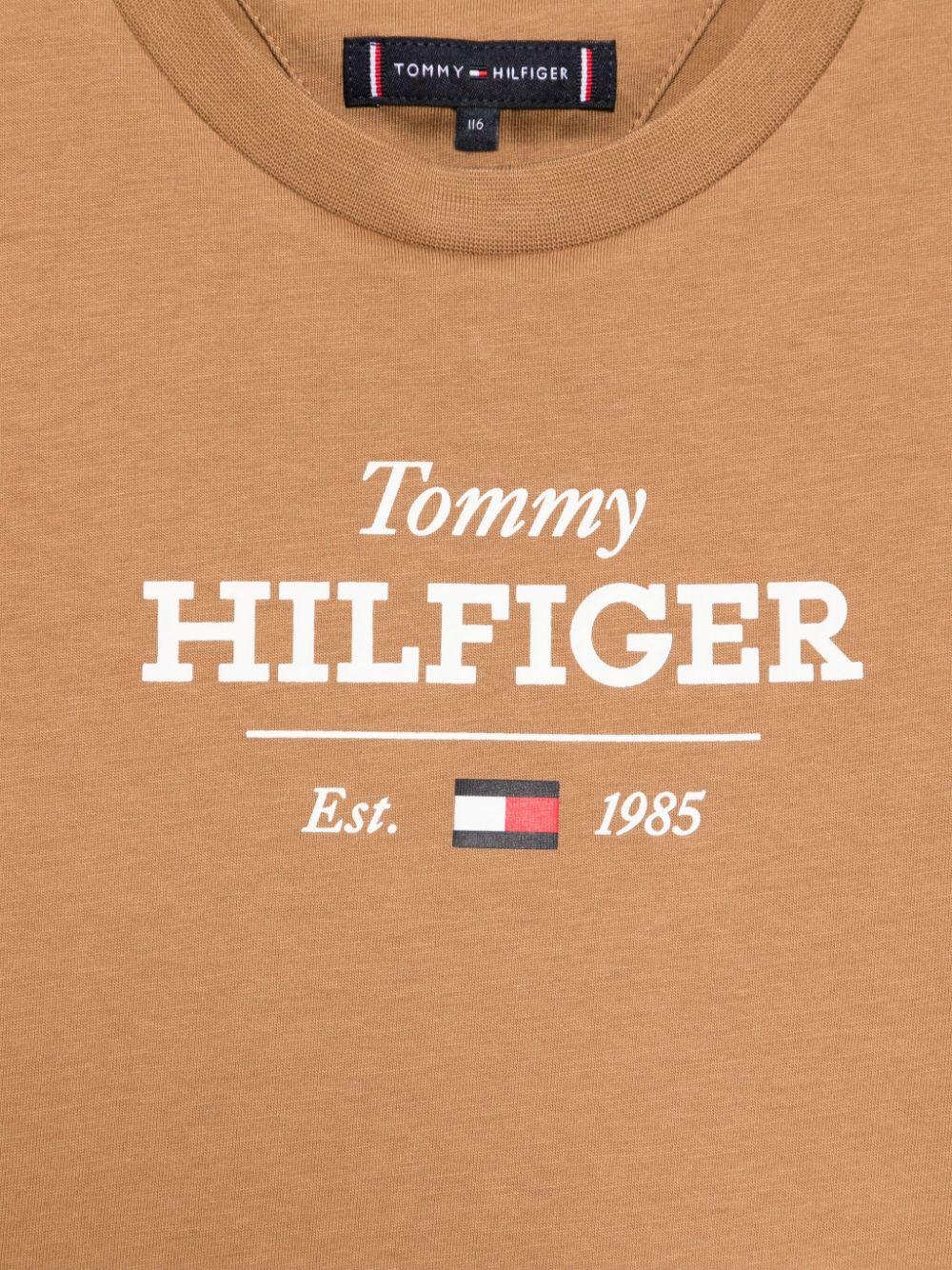 T-shirt con stampa per bambino Tommy Hilfiger Junior marrone con logo sulla manica KB0KB09356 GWA TOMMY HILFIGER JUNIOR 