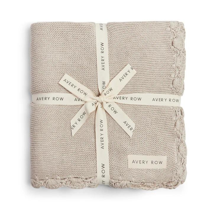 Coperta per neonati Avery Row beige con orlo smerlato BLASCST STONE AVERY ROW 