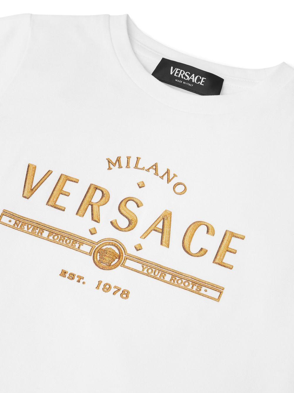 T-shirt per bambino Versace Kids bianco con logo color oro 10185601A13076 2W110 VERSACE KIDS 