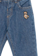 Jeans per neonata Moschino Kids in denim con ricamo orsetto - Rubino Kids