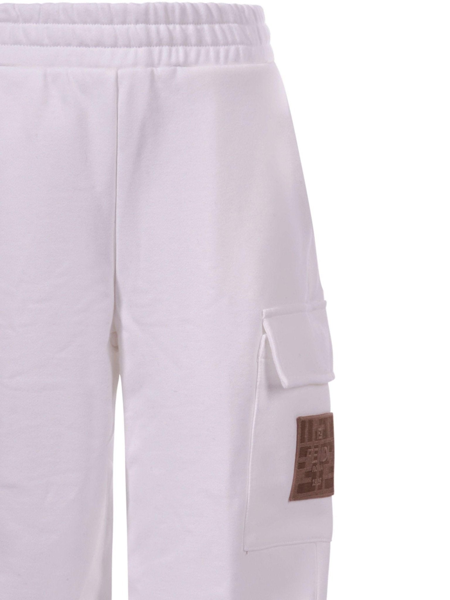 Pantaloni per bambino Fendi Kids bianchi con toppa con logo - Rubino Kids