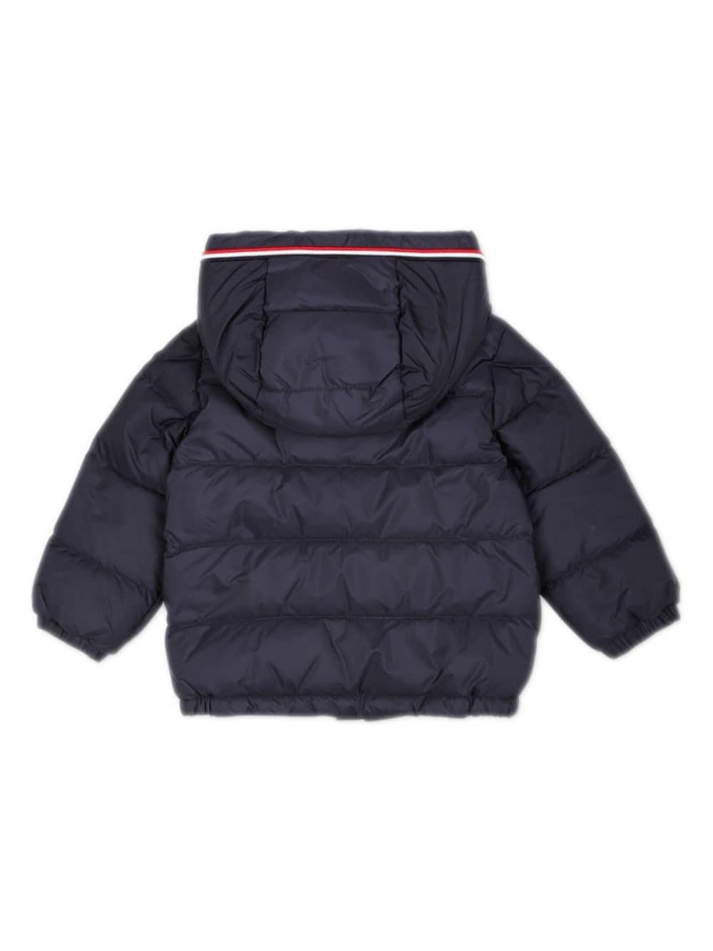 Piumino con cappuccio per neonato Moncler Enfant blu con design imbottito - Rubino Kids