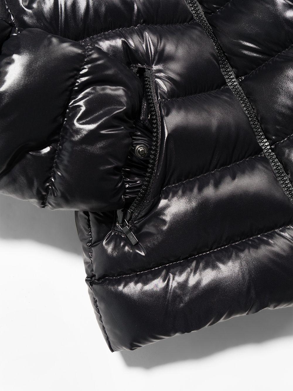 Piumino New Maya per bambino Moncler Enfant nero con applicazione sulla manica con logo - Rubino Kids