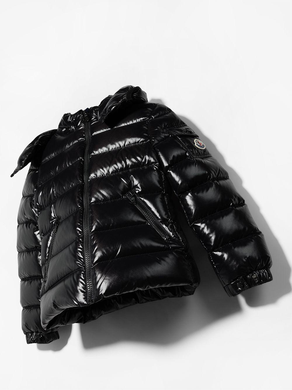 Piumino New Maya per bambino Moncler Enfant nero con applicazione sulla manica con logo - Rubino Kids