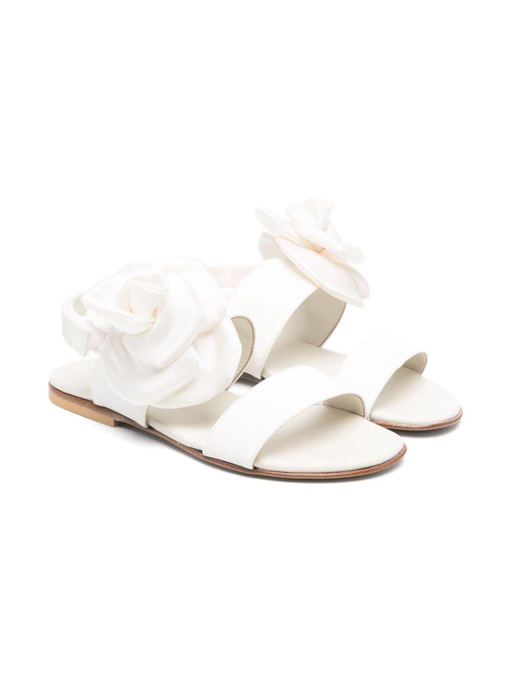 Sandali per bambina Andrea Montelpare bianco con applicazioni a fiore - Rubino Kids