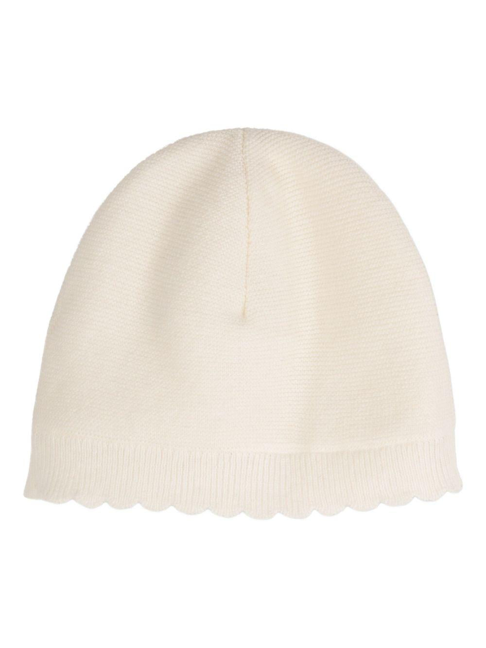 Set berretto e scarpette per neonata Chloé Kids bianco con orlo a smerlo - Rubino Kids