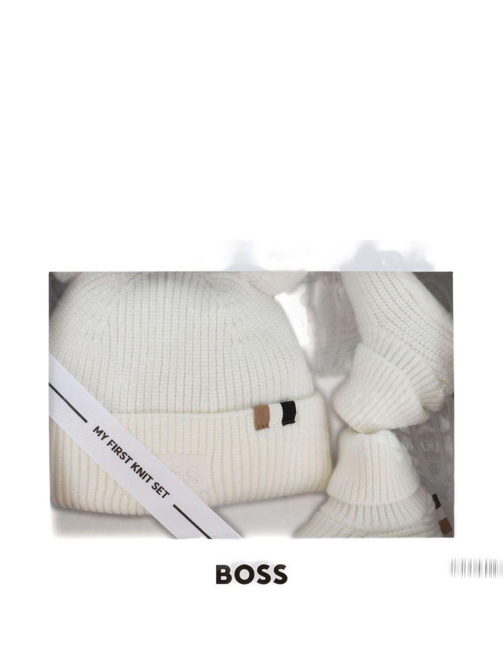 Set berretto e stivali per neonato Boss Kids bianco con dettaglio pompon - Rubino Kids