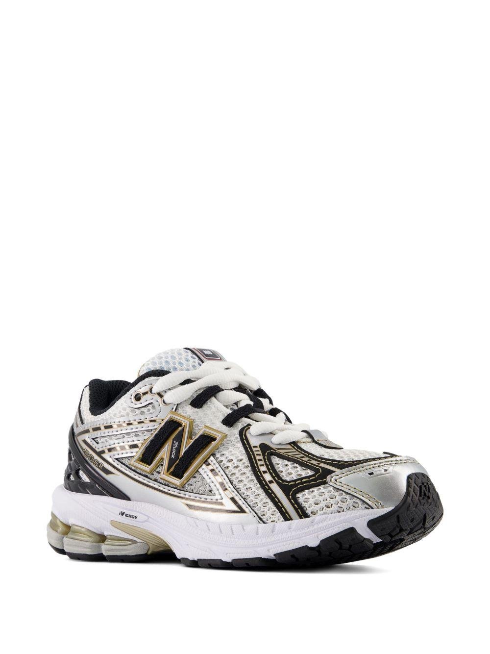 Sneakers 1906 per bambino New Balance Kids grigie con applicazione logo sui lati - Rubino Kids