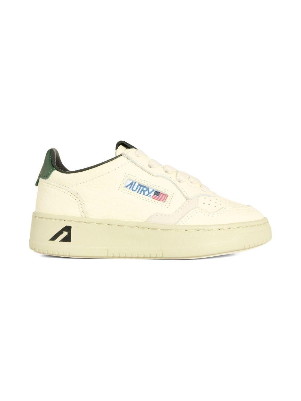 Sneakers per bambini Autry Kids bianco in pelle traforata Medalist - Rubino Kids