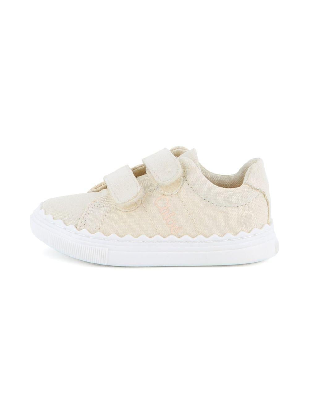 Sneakers per neonata Chloé Kids beige con ricamo con logo - Rubino Kids